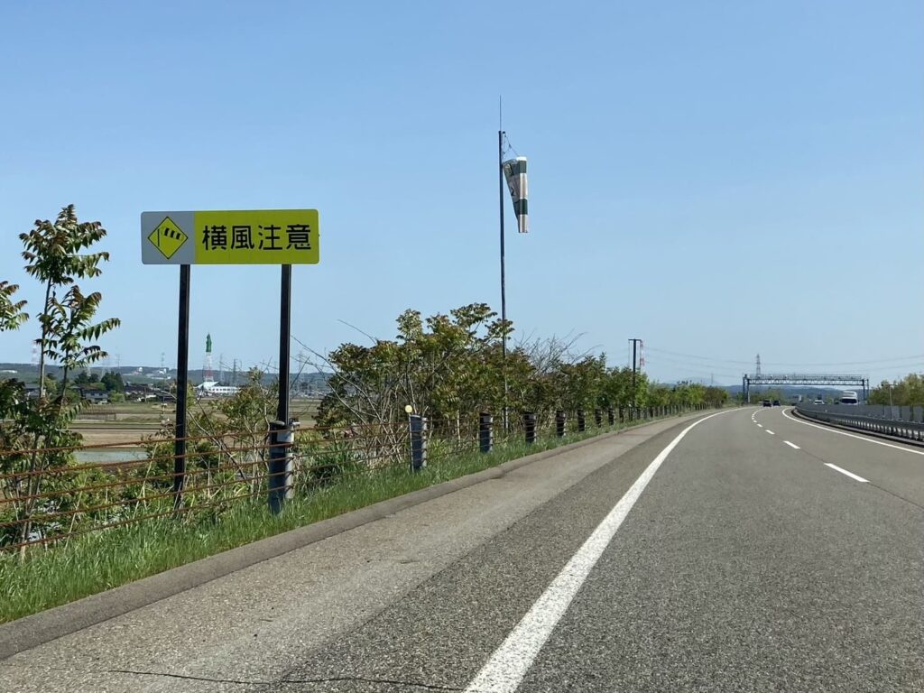 軽自動車の高速道路での安全性とは