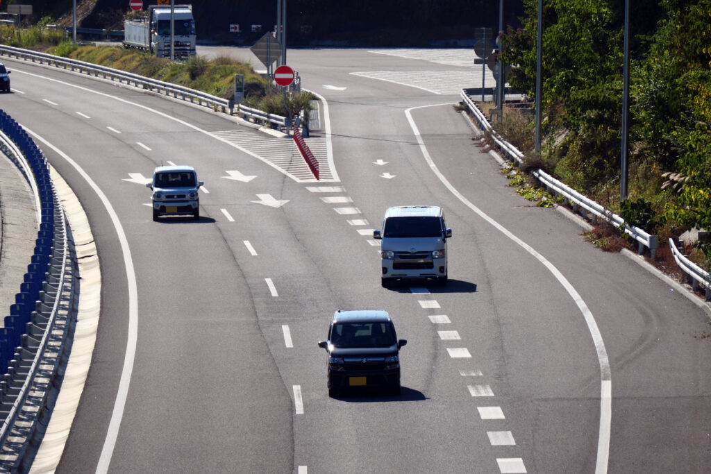 軽自動車は高速道路で「きつい」って本当？